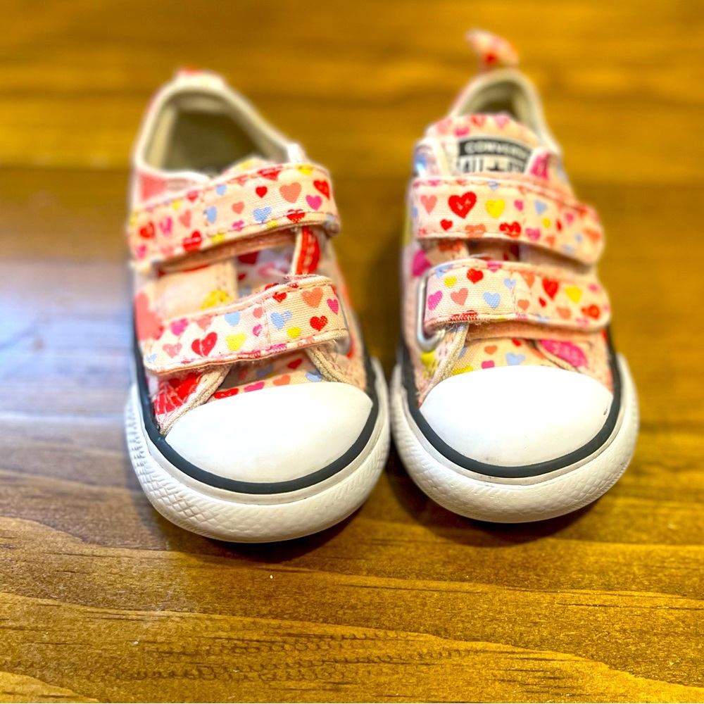 Toddler low cut authentic chuck Taylor size 5c